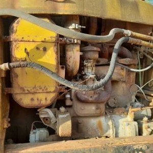 foto buldozer T130 Stalinec s rozrývači